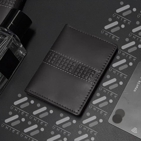 Premium Textured Leather Card Holder Wallet – Sleek Minimalist Design